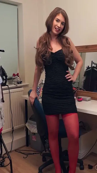 Katie Louise - Backstage Babe