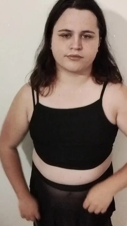 Teen transfem doing a lil strip for you