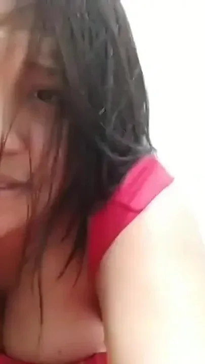 18 year old brunette big saggy tits from New York United States fucking her