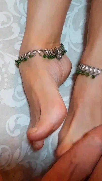 Selena's Beautiful Feet in Anklets Worship