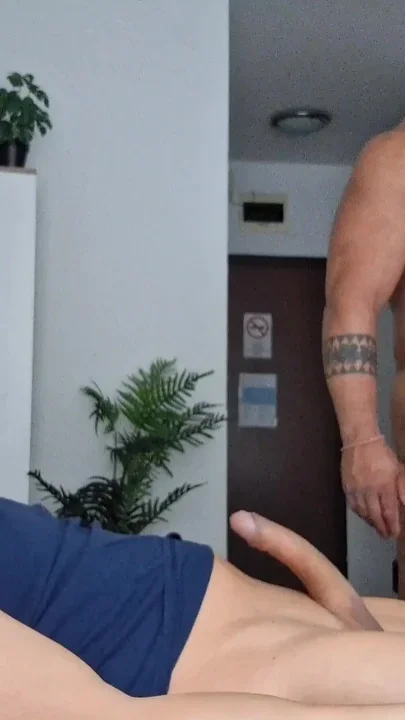 2 Str8 Friends Get Sucked off Mr Guru Bodybuilder Friend Visiting Me When I Suck