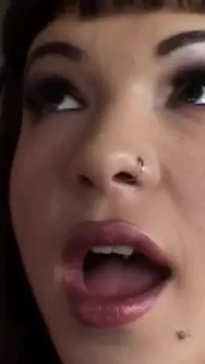 Hot babe screams while double penetrated