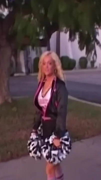 A Chearleader Broke up with Her BF so She Finds Another Fucker to Please Her
