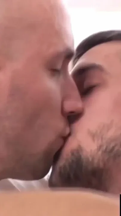 Bottom Gay Jack Bloom Rides Huge Dick After 69 with Roberto Cruiz