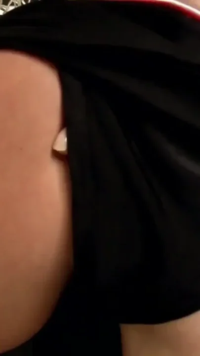 Unbelievable how the extremely thick cock fits in the ass because she moans loudly
