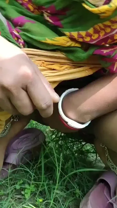 Outdoor my Hot Young Bhabhi and me Clip 1