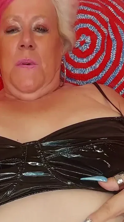 Hot Mature Slut Gets Creampie