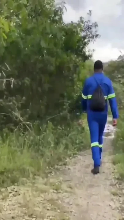 A Worker Passed Through the Park and Received a Blowjob