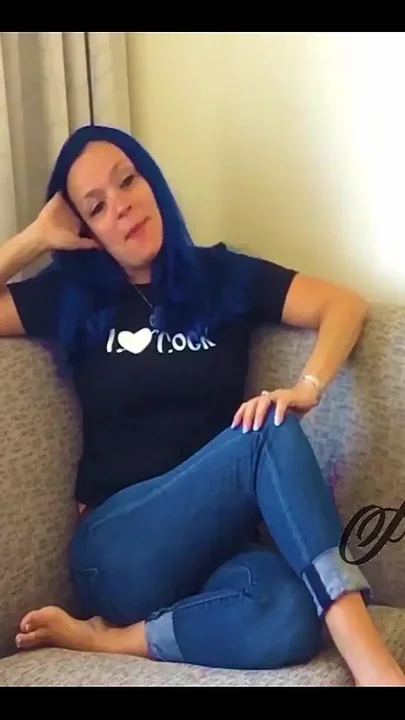 Hot Wives & Hot Livesthis