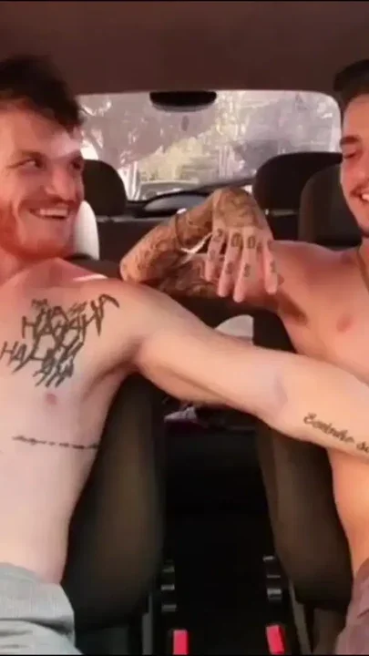 Two heteros making out in the car in downtown SP Clip 1