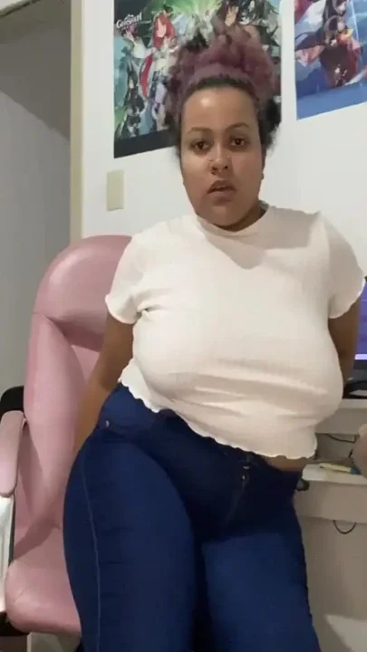 BBW Ebony Farting on Chair Complitation