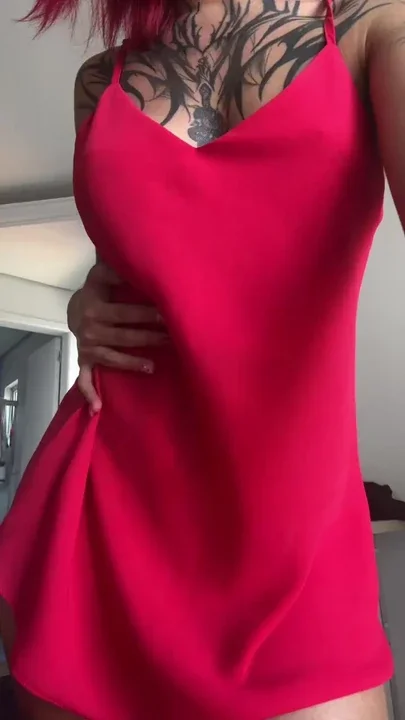 i'm in love with this red dress