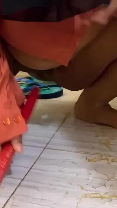 Big Boobs BBW Hot Collage Girl Anippe Toilet Brash Sex in Hostel Bathroom & Pee Unlimited