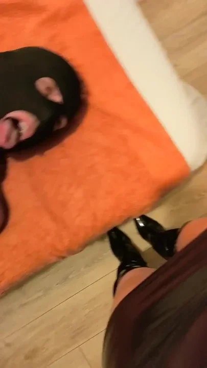 Submissive maso undergoes roulette Clip 2