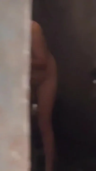 MY STEPSISTER WAS TAKING A BATH AND I RECORD HER AND MASTURBATE WATCHING HER Clip 2