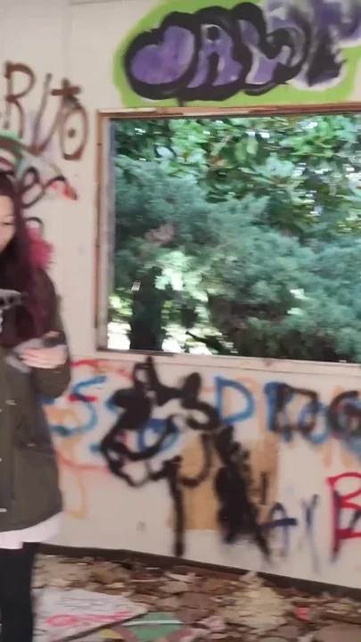 PornoVLOG - Italian amateur in abandoned location Clip 1