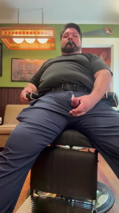 Barber on Break Cumshot Clip