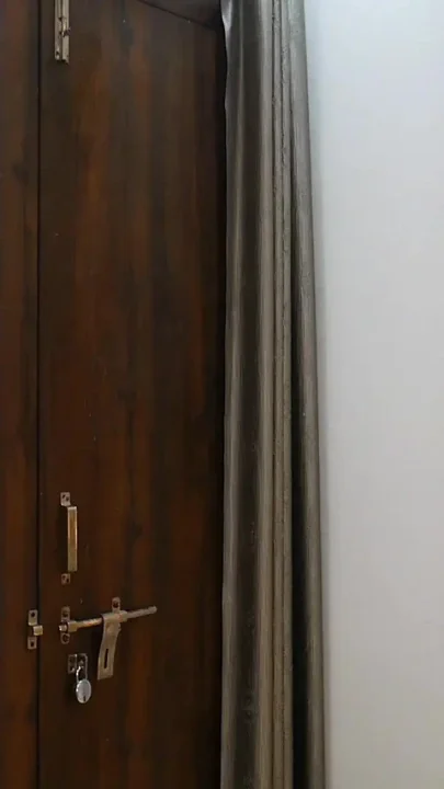 Boyfriend Takes Girl at His Empty Home to Enjoy Valantine