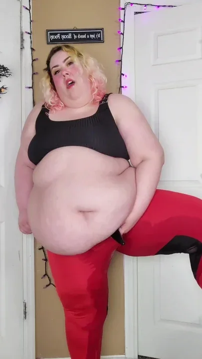 I peed my pants because I couldn't hold it then orgasmed in my pee pants as a
