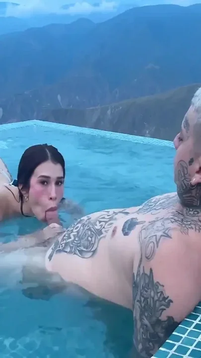 Tinder Date Ends in Outdoor Sex with Chicamocha Cannon in the Background