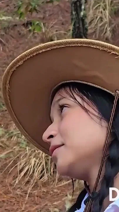 I FUCK MY BOYFRIEND IN THE WOODS NEXT TO THE LAKE Clip 1