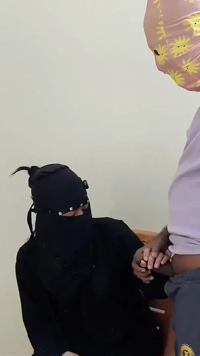 Fuck sexy begger Desi aunty juicy pussy when no one at home Clip 1