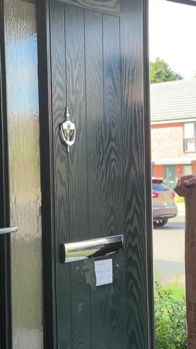Delivery Man Gets to Give Housewife Facial