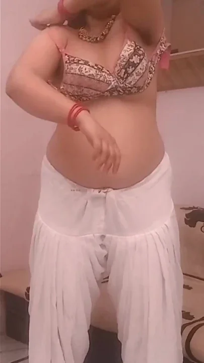 Desi Aunty Takes off Her White Salwar and Her Hard