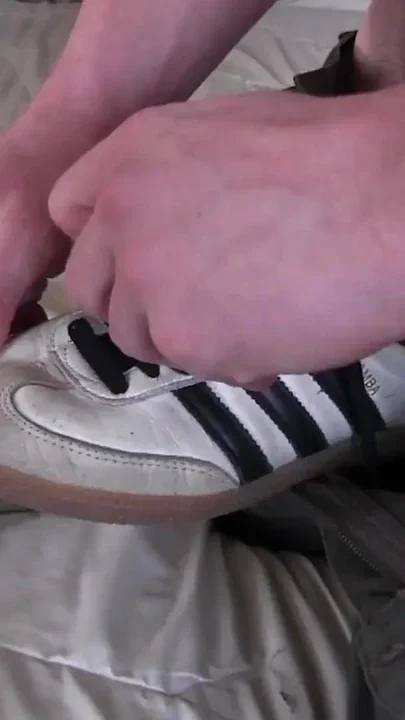 Fuck and cum in my girlfriend sneakers Clip 1
