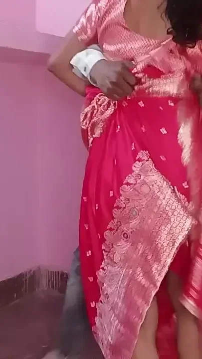 Bhabhi in Red Saree