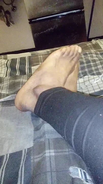Late night pretty feet foot rubbing foot fetish