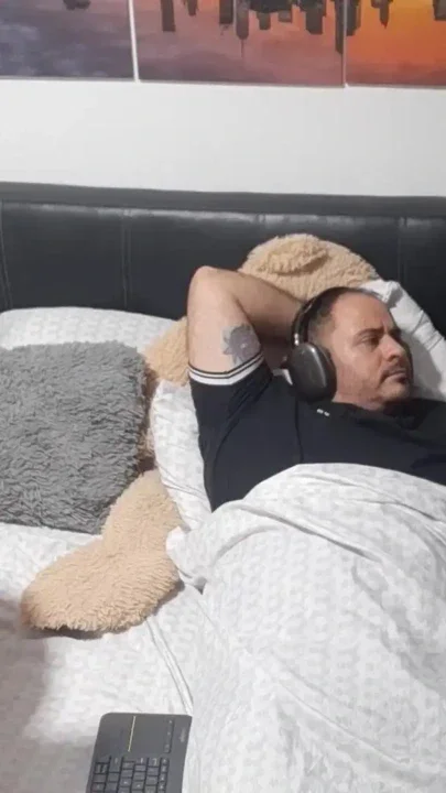 I change clothes with my stepfather and he doesn't look at me Clip 1
