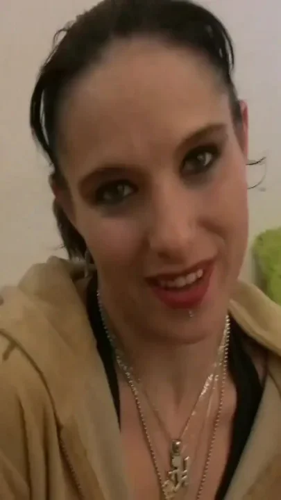 Hot slut wants to feel the cock between her lips