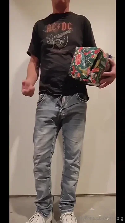 A Big Gift Causes a Big Cock and Big Cumshot