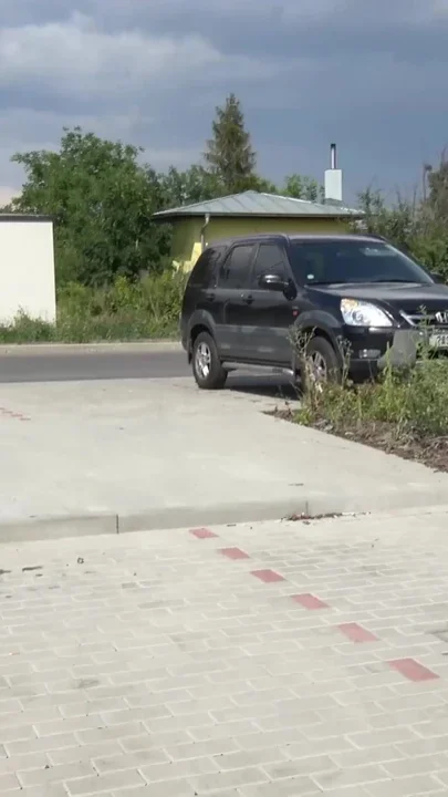 Chubby babe get fed with fresh jizz after van sex