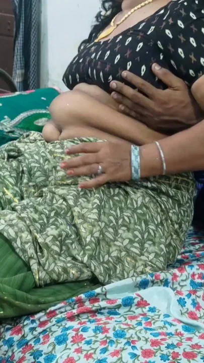 Aunty has hot and painful sex while she is alone at home Real homemade Clip 1