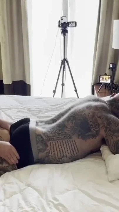 Bareback massage and fuck with the Johnny the bear