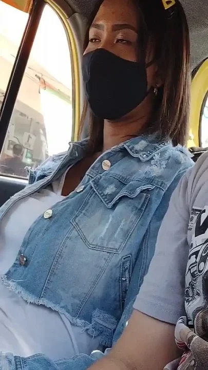 I Masturbate My Girlfriend in the Uber