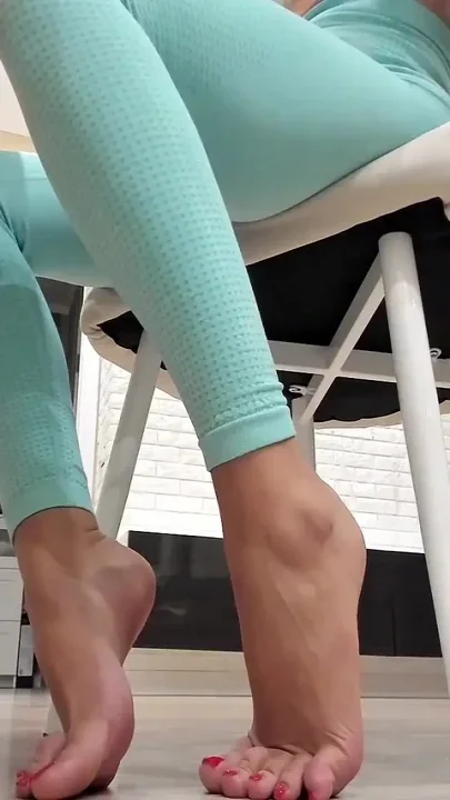 Bare Feet Worship in Leggings - Live Stream