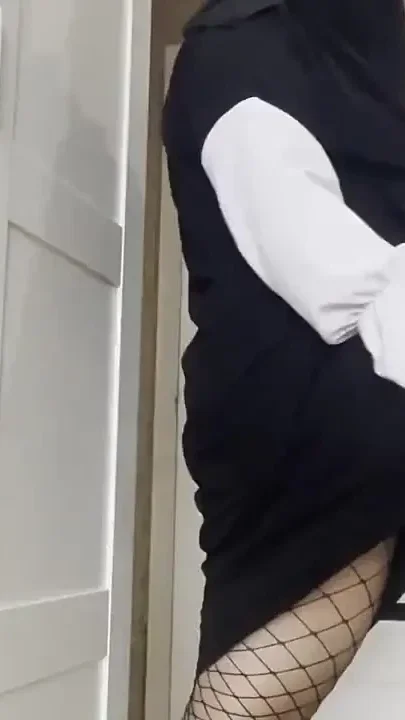 Arab Slut in Fishnets with No Panties Gives JOI