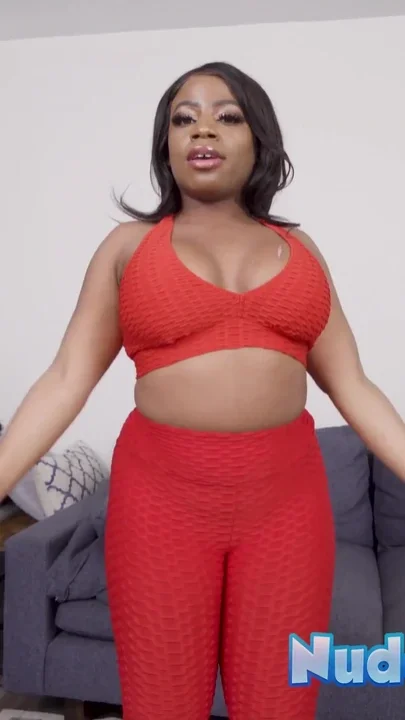 Curvy ebony Kaiya Rose strips naked during yoga