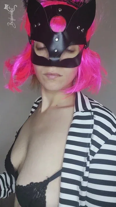 See how I touch myself with my kitty mask and big tits
