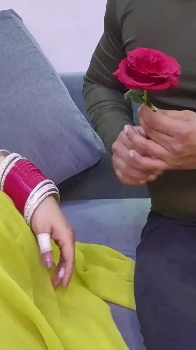 Valentine's Week - Rose Dene Par Roz Dogi Kya ft Alisha Bhabhi Clip 1