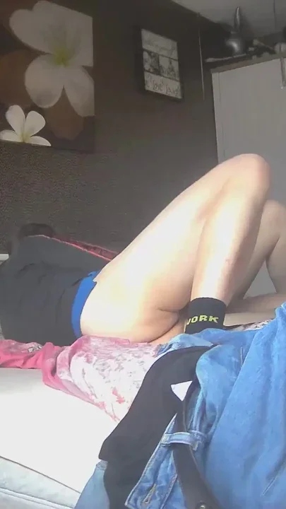 Amateur couple expirimenting Clip 2