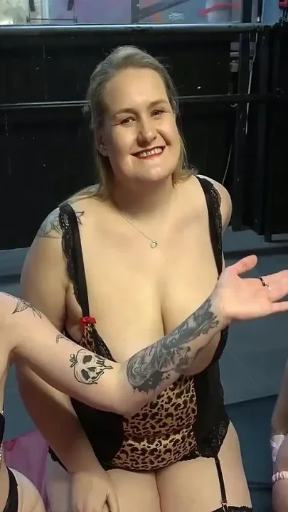 Thick MILF and Two Sexy Girls First Time at a Blowbang Party