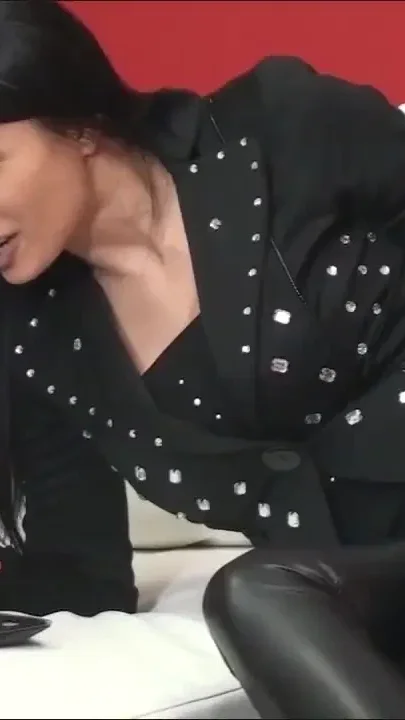 Sofia Cucci expands her pussy and enjoys live web