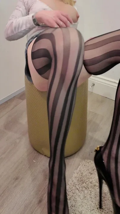 BIG DICK TRANNY WANKING - UKSEXYLEGSTV