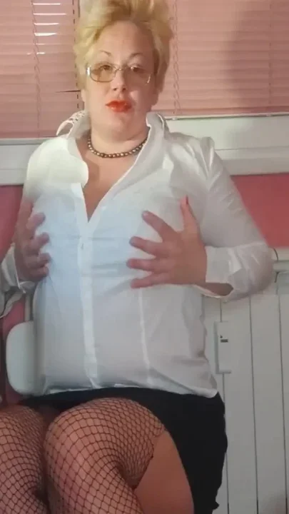 Horny secretary roleplay squirt all over