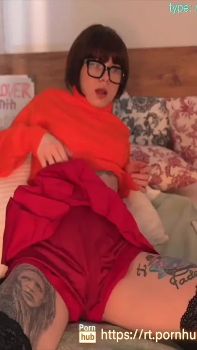 Velma from Scooby Doo diligently sucks dick