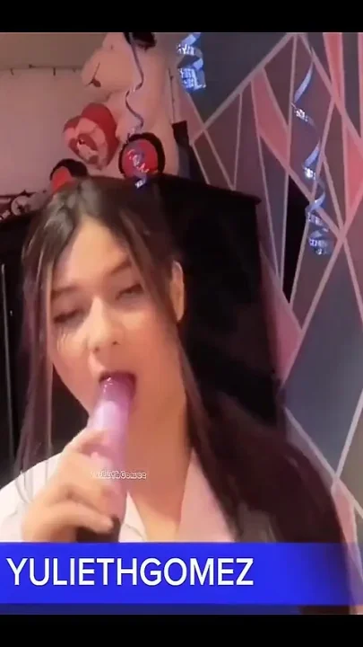 Naughty Girl Came to Provoke Me with a Short Dress Without Panties Moved Her Ass